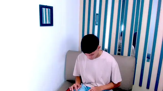 Snapshot of Levis_Montes chatting on December 23, 2024, 1:03 pm Levis Montes online show from December 23, 2024, 1:03 pm