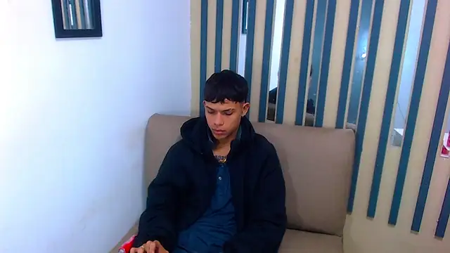 Snapshot of Levis_Montes chatting on January 3, 2025, 2:08 pm Levis Montes online show from January 3, 2025, 2:08 pm