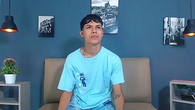 Snapshot of Levis_Montes chatting on January 6, 2025, 2:03 pm Levis Montes online show from January 6, 2025, 2:03 pm