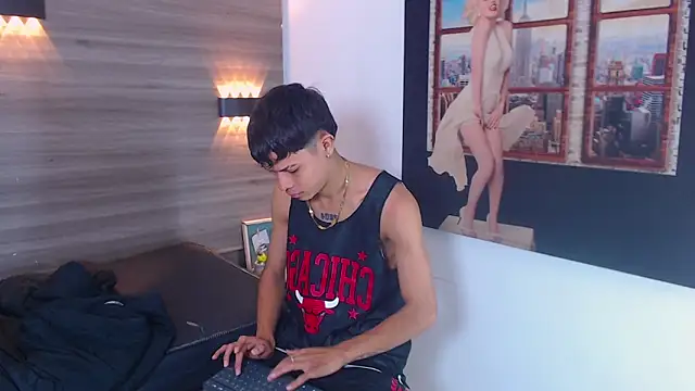 Snapshot of Levis_Montes chatting on January 9, 2025, 1:24 pm Levis Montes online show from January 9, 2025, 1:24 pm