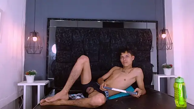 Snapshot of Levis_Montes chatting on January 13, 2025, 8:15 pm Levis Montes online show from January 13, 2025, 8:15 pm