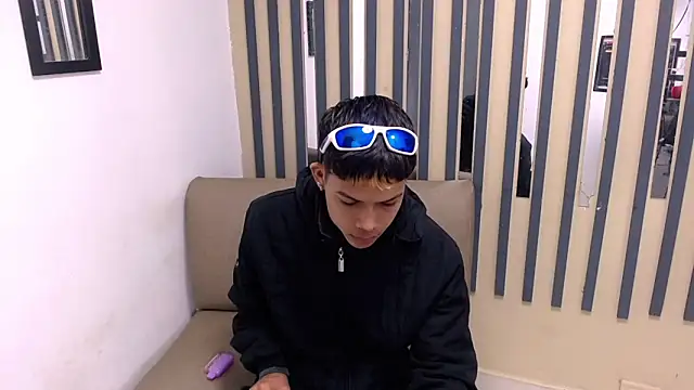 Snapshot of Levis_Montes chatting on January 28, 2025, 12:11 pm Levis Montes online show from January 28, 2025, 12:11 pm