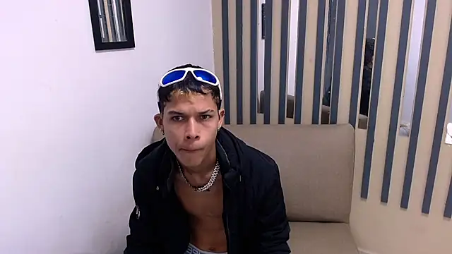 Snapshot of Levis_Montes chatting on January 31, 2025, 12:51 pm Levis Montes online show from January 31, 2025, 12:51 pm