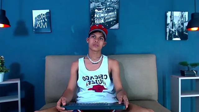 Snapshot of Levis_Montes chatting on February 2, 2025, 7:46 pm Levis Montes online show from February 2, 2025, 7:46 pm