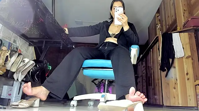 Snapshot of Cristina_Vanegas631 chatting on July 2, 2026, 12:43 am Cristina Vanegas631 online show from July 2, 2026, 12:43 am