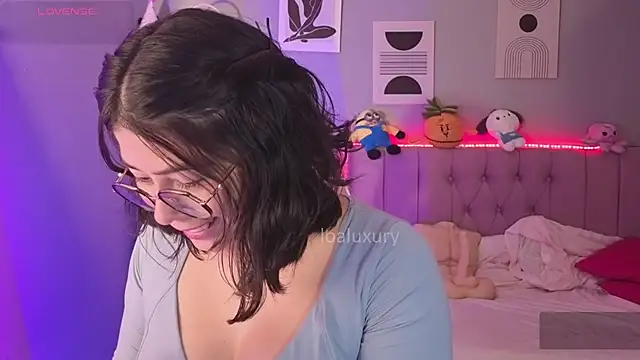 LoaLuxury online show from April 9, 2026, 8:25 pm