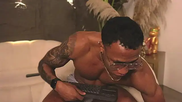 Logan Varela online show from February 20, 2025, 12:08 am