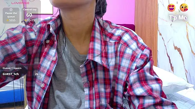 yourcuteneighbourr online show from April 3, 2026, 3:04 am