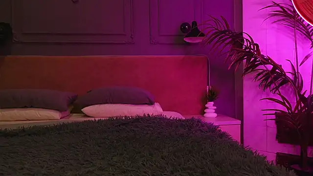 Liv Fay online show from November 6, 2025, 1:56 pm