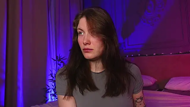 Liv Fay online show from December 20, 2025, 2:35 pm