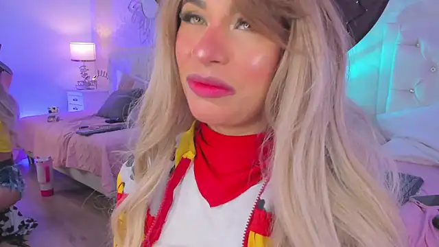 Iara Smith1 online show from November 4, 2025, 12:59 pm