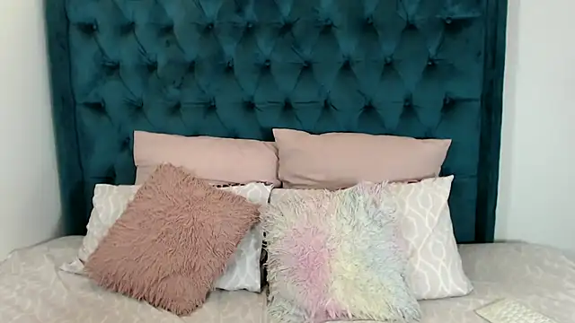 1Blackertheberry1 online show from January 25, 2025, 10:28 pm