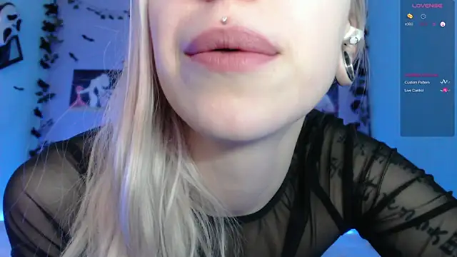 Snapshot of Scarlettsrorm chatting on February 1, 2025, 8:29 am Scarlettsrorm online show from February 1, 2025, 8:29 am