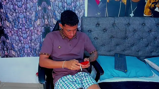 dominic smith  online show from February 5, 2025, 1:26 am