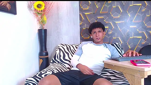 dominic smith  online show from September 22, 2025, 10:56 pm