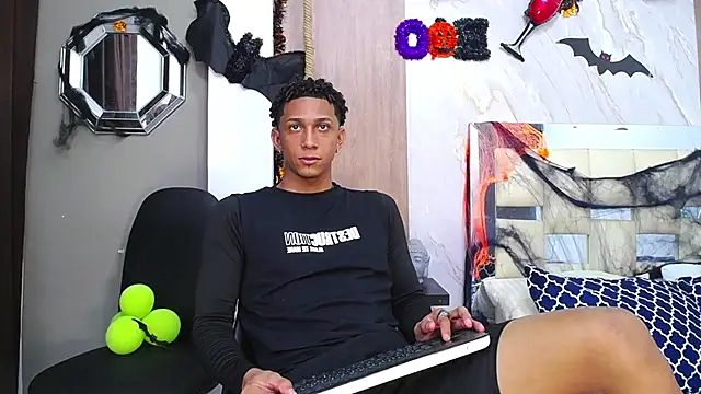 dominic smith  online show from October 28, 2025, 10:45 pm