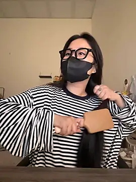 Snapshot of Jenni_nana chatting on October 6, 2025, 5:49 am Jenni nana online show from October 6, 2025, 5:49 am