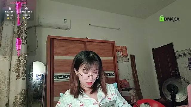 Lili 666 online show from October 25, 2025, 5:08 pm