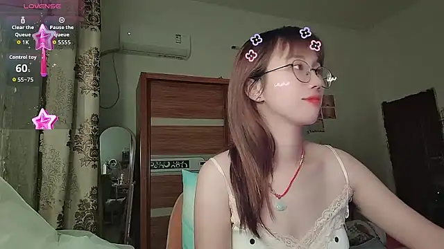 Snapshot of Lili_666 chatting on June 21, 2026, 3:47 pm Lili 666 online show from June 21, 2026, 3:47 pm