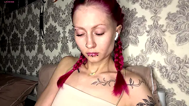 MarthaGees online show from November 25, 2025, 3:45 pm