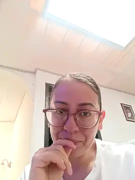 miss hanna07 online show from April 13, 2026, 2:11 pm