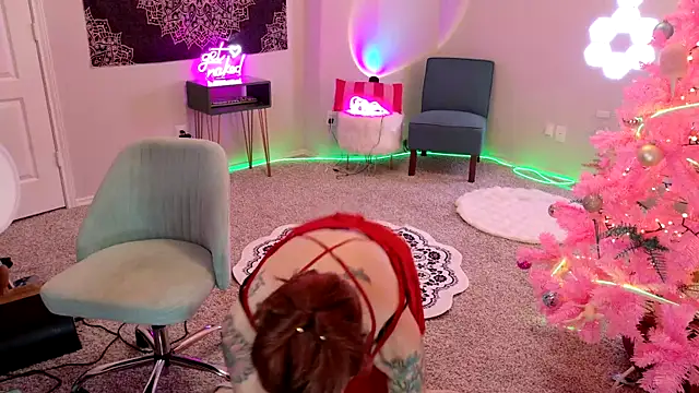 Snapshot of MissyRoulette chatting on December 21, 2024, 8:28 am MissyRoulette online show from December 21, 2024, 8:28 am