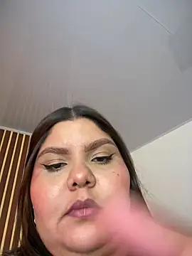  Shara Handal  online show from April 15, 2026, 11:39 am