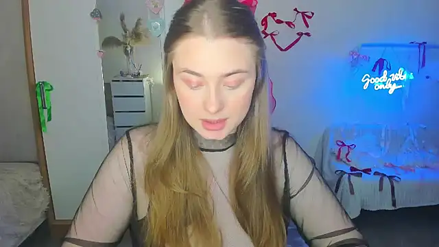 Snapshot of Demure_Smile chatting on February 14, 2025, 2:44 pm Demure Smile online show from February 14, 2025, 2:44 pm