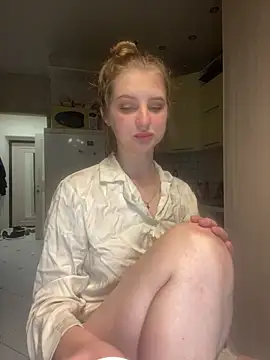 Snapshot of MollyDolle chatting on June 19, 2026, 8:01 pm MollyDolle online show from June 19, 2026, 8:01 pm