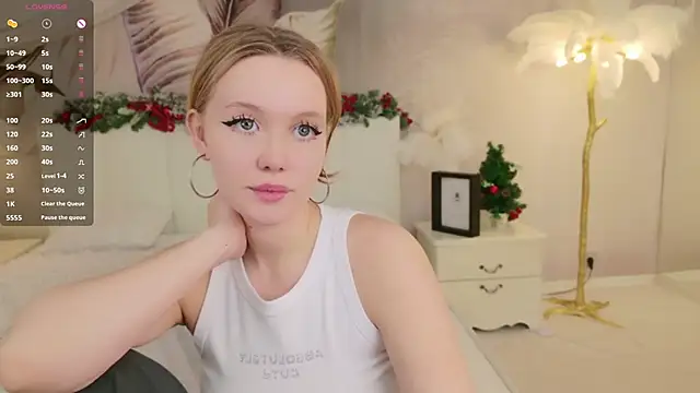 AliceMorr online show from December 23, 2024, 6:37 pm