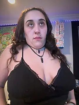 Snapshot of ThicBunz chatting on February 16, 2026, 10:28 pm ThicBunz online show from February 16, 2026, 10:28 pm