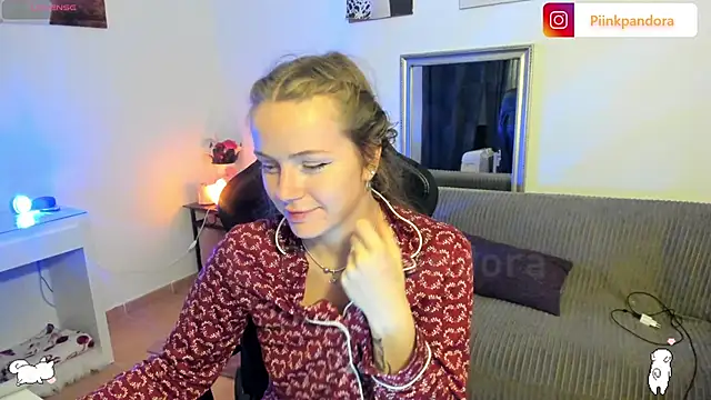 Piinkpandora online show from March 12, 2026, 7:20 pm