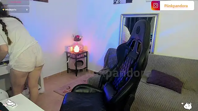 Piinkpandora online show from April 18, 2026, 12:20 pm