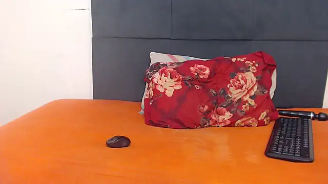 Snapshot of CANDY-X-LOVE-xx chatting on December 20, 2024, 1:54 pm CANDY-X-LOVE-xx online show from December 20, 2024, 1:54 pm