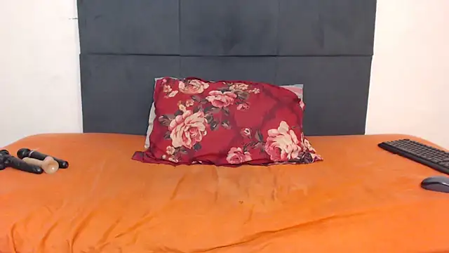 Snapshot of CANDY-X-LOVE-xx chatting on February 19, 2025, 6:43 pm CANDY-X-LOVE-xx online show from February 19, 2025, 6:43 pm