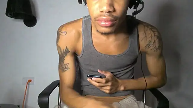 Skinnyblackman online show from June 25, 2026, 2:33 am