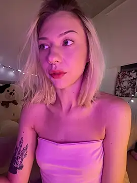 Snapshot of _urbestie_ chatting on July 4, 2026, 10:38 pm urbestie online show from July 4, 2026, 10:38 pm