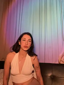 Sophiehii online show from April 15, 2026, 12:12 pm