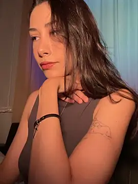 Sophiehii online show from April 17, 2026, 11:35 am