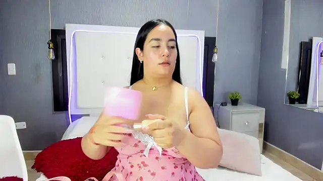 Snapshot of emma_lye chatting on February 19, 2026, 9:11 pm emma lye online show from February 19, 2026, 9:11 pm