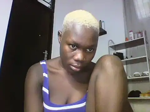 Snapshot of sexyqueen02 chatting on March 3, 2025, 7:10 am sexyqueen02 online show from March 3, 2025, 7:10 am