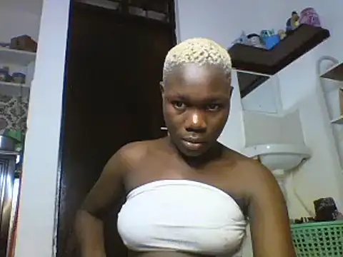 Snapshot of sexyqueen02 chatting on March 18, 2025, 2:36 am sexyqueen02 online show from March 18, 2025, 2:36 am