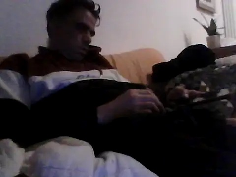 Snapshot of Giocandoassieme chatting on November 19, 2025, 5:57 pm Giocandoassieme online show from November 19, 2025, 5:57 pm