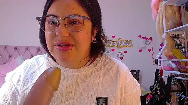 lanaqueen699 online show from June 30, 2026, 12:17 pm