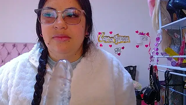 lanaqueen699 online show from July 7, 2026, 12:20 pm
