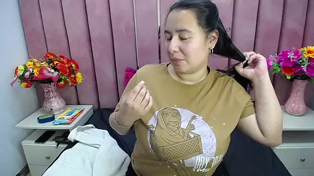 NaomyPrinces online show from December 2, 2024, 1:46 pm