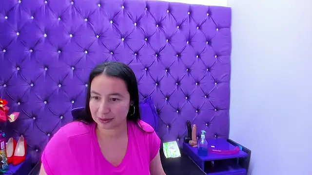 NaomyPrinces online show from May 6, 2026, 2:00 pm