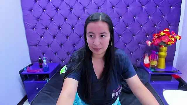NaomyPrinces online show from May 9, 2026, 2:11 pm