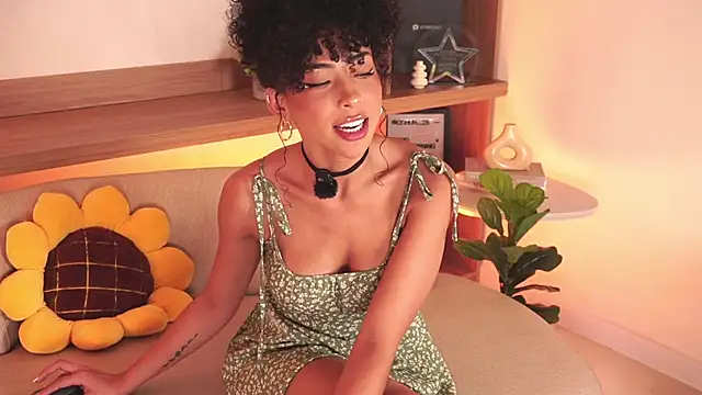 Snapshot of OSHUN_ chatting on May 21, 2026, 12:45 pm OSHUN online show from May 21, 2026, 12:45 pm