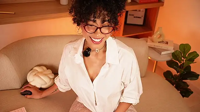Snapshot of OSHUN_ chatting on May 30, 2026, 10:51 pm OSHUN online show from May 30, 2026, 10:51 pm